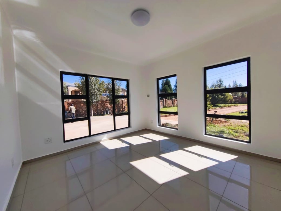 5 Bedroom Property for Sale in Grimbeeck Park North West